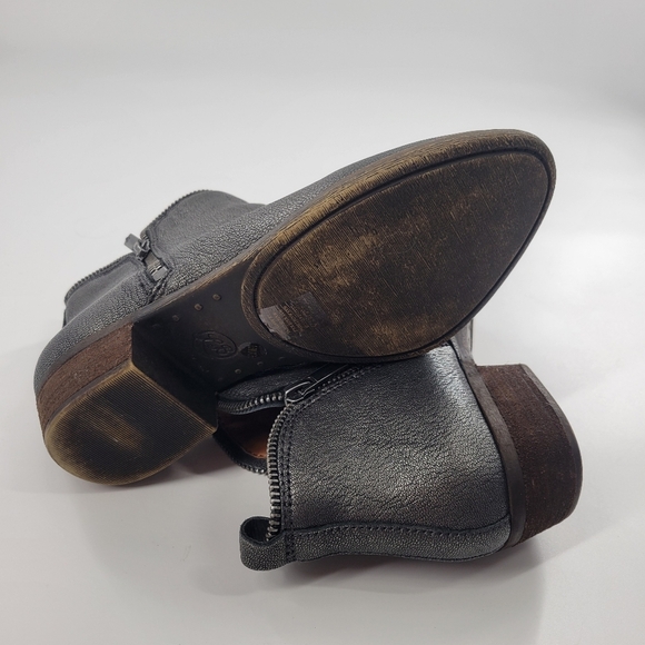Lucky Brand Bartalino Women's pewter shimmer leather booties sz. 7.5 - Picture 6 of 7
